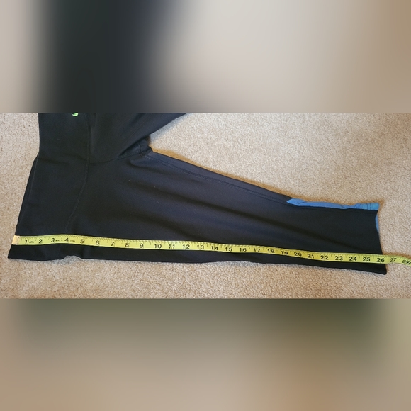Nike dri-fit womens medium capris black with neon green & blue sheer on back of - Picture 11 of 12